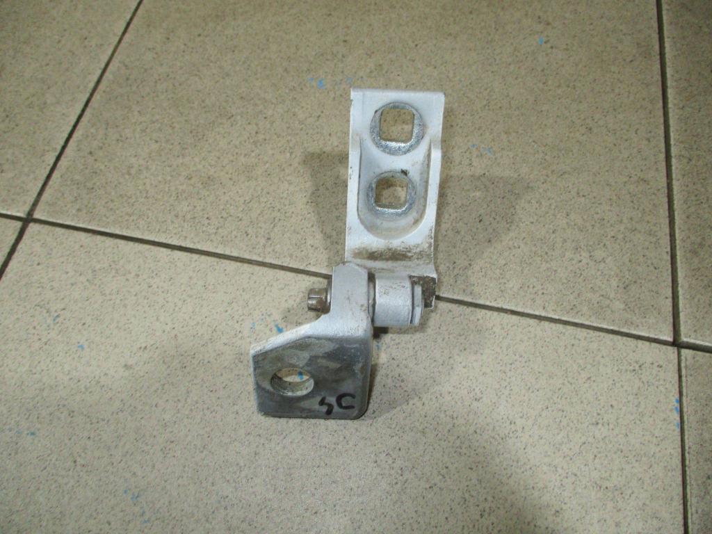 Петля двери передней правой нижняя, 500 рублей, Пермь