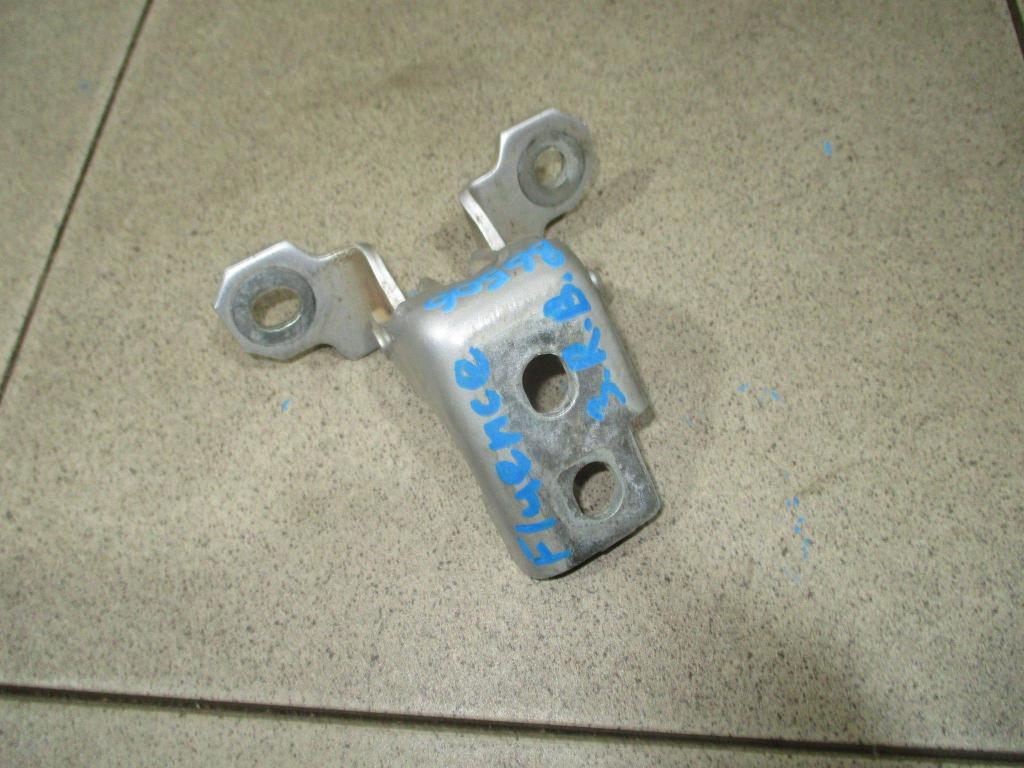 Петля двери задней правой верхняя, 500 рублей, Пермь