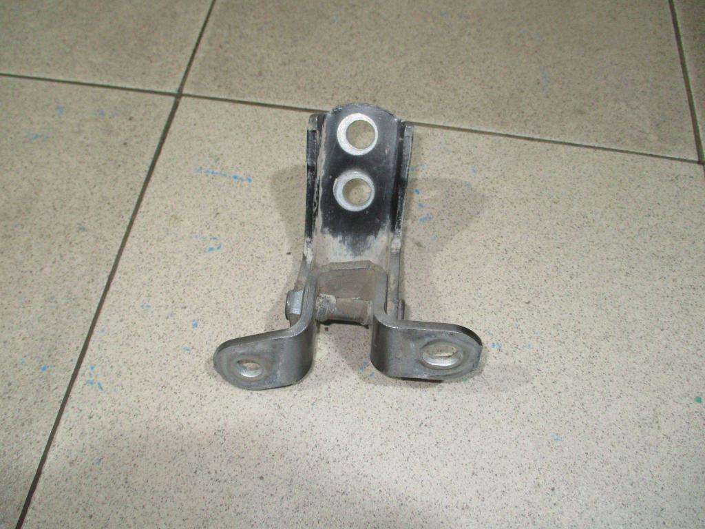 Петля двери передней правой верхняя, 550 рублей, Пермь