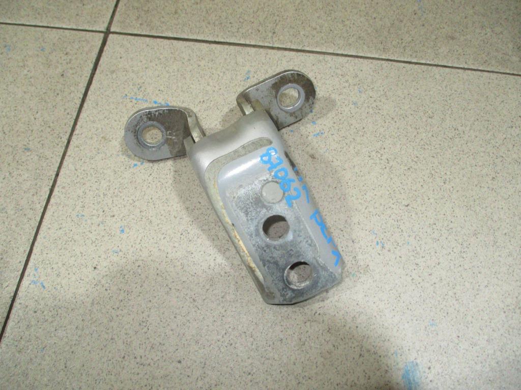 Петля двери передней правой верхняя, 550 рублей, Пермь