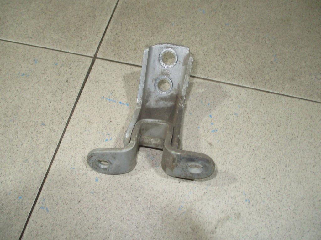 Петля двери передней правой верхняя, 550 рублей, Пермь