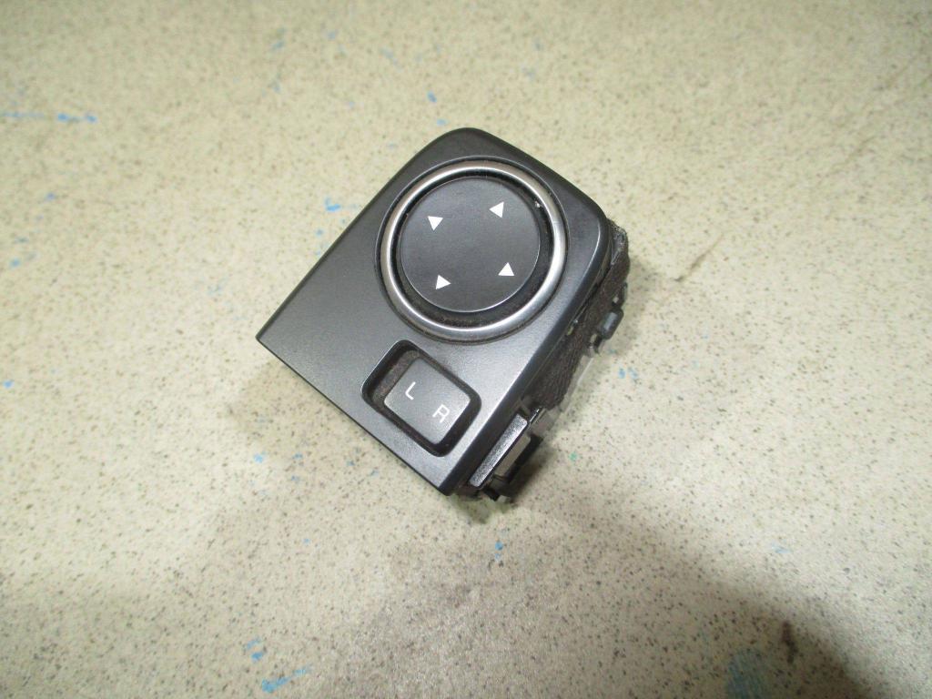 Переключатель регулировки зеркала, 2000 рублей, Пермь