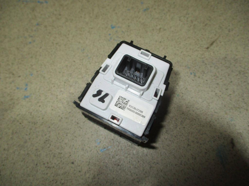 Переключатель регулировки зеркала, 2000 рублей, Пермь