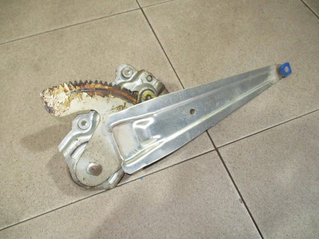 Стеклоподъемник механический задний правый, 550 рублей, Пермь