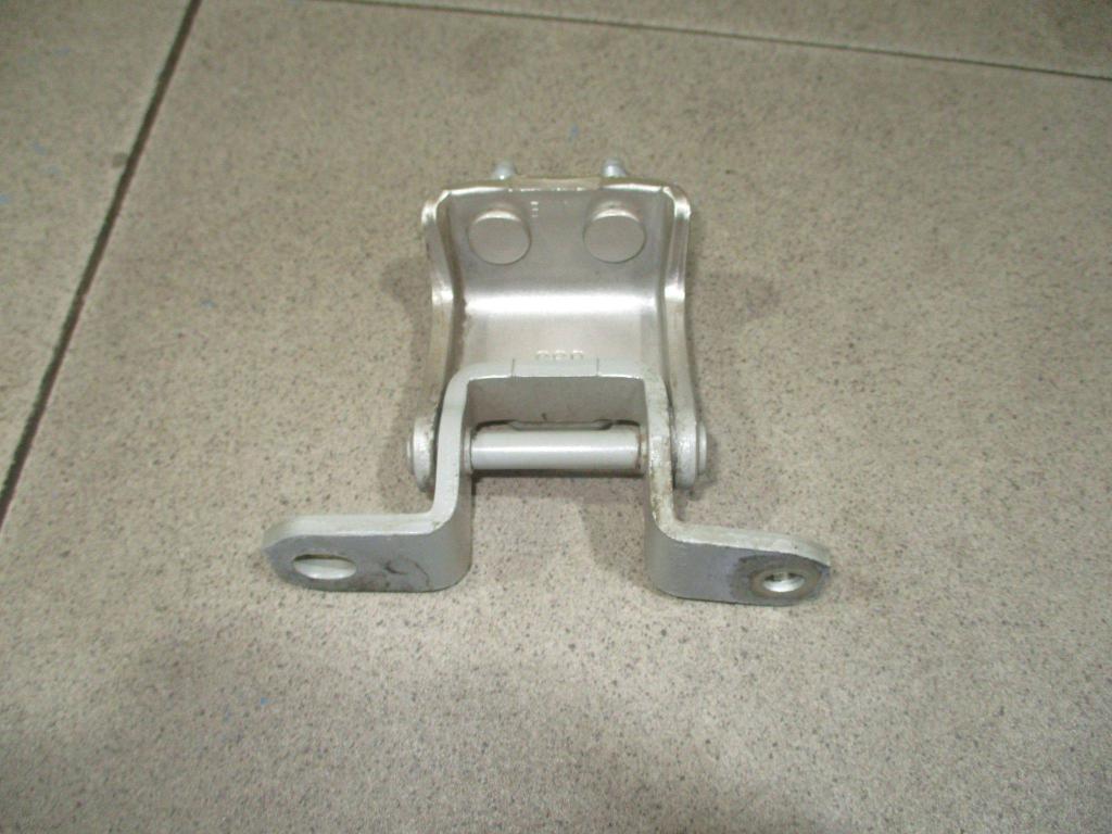 Петля двери задней левой верхняя, 500 рублей, Пермь