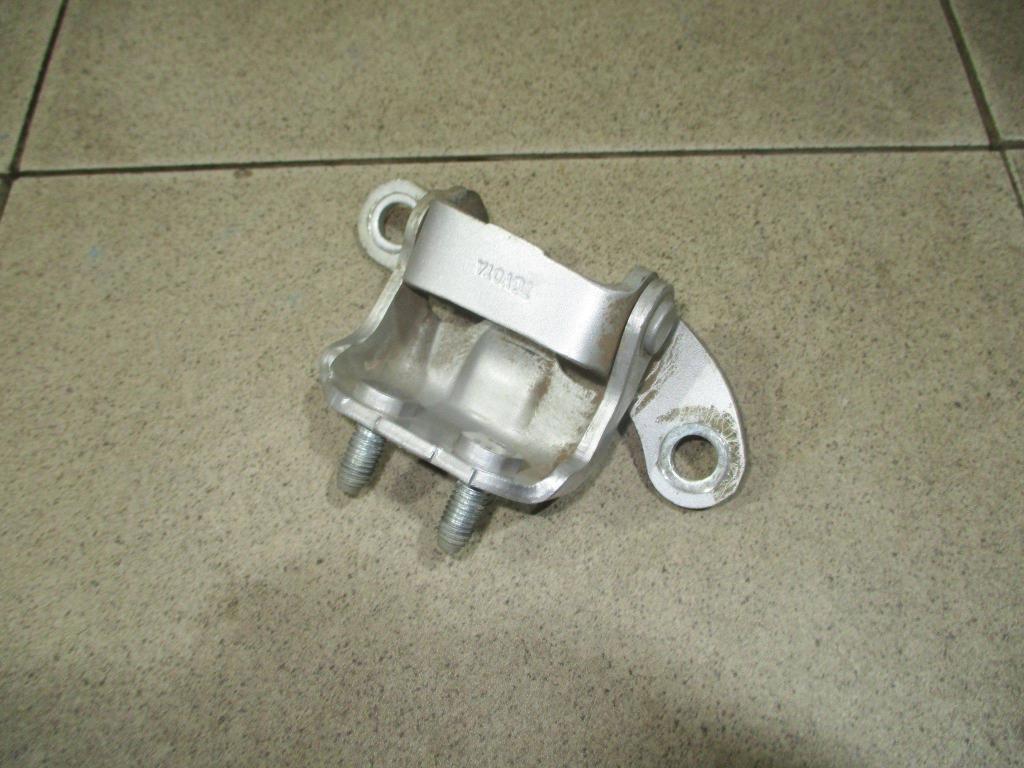 Петля двери задней правой верхняя, 550 рублей, Пермь