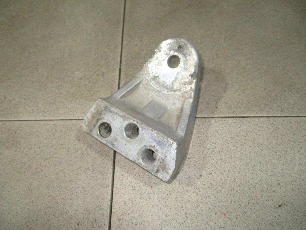 Кронштейн двигателя правый, 500 рублей, Пермь