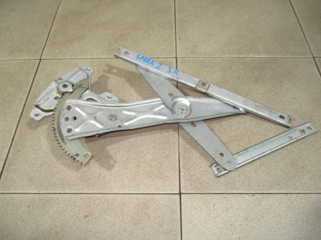 Стеклоподъемник механический задний правый, 500 рублей, Пермь