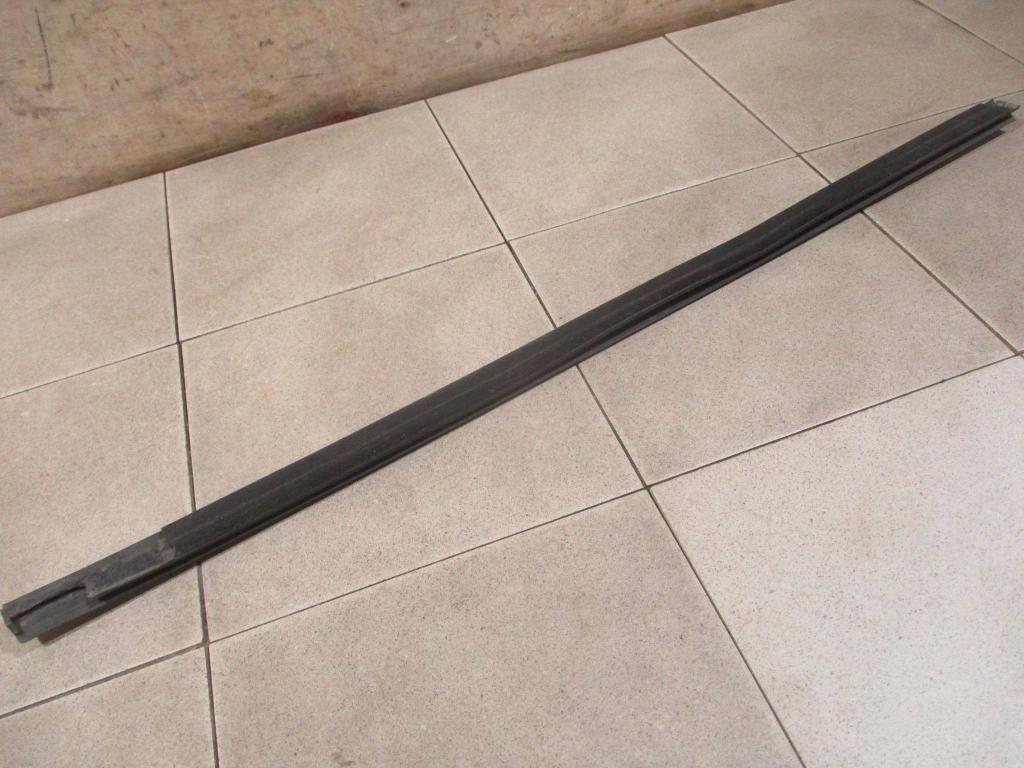 Накладка стекла переднего левого, 1000 рублей, Пермь