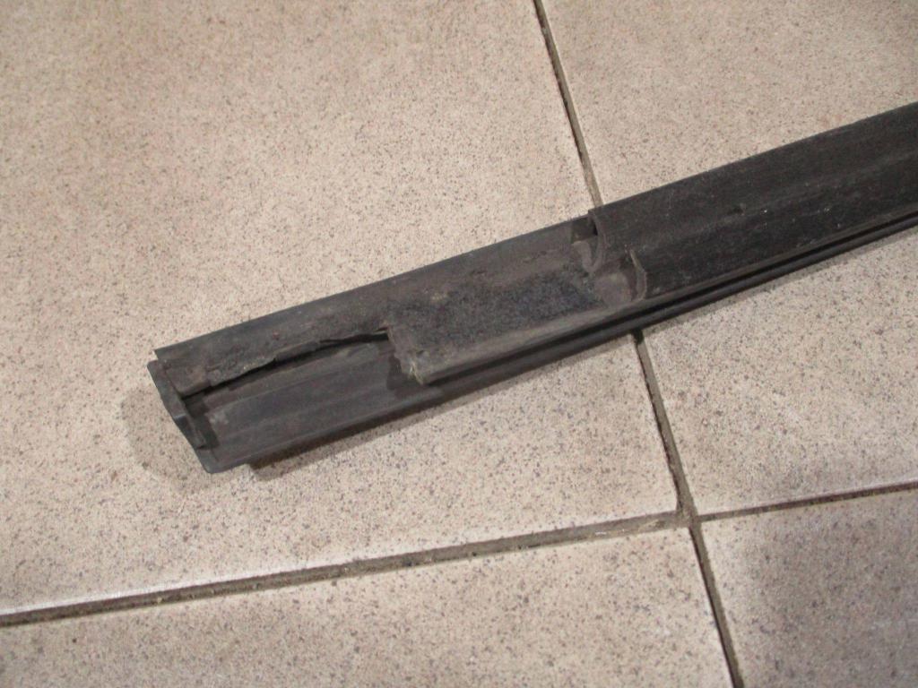 Накладка стекла переднего левого, 1000 рублей, Пермь