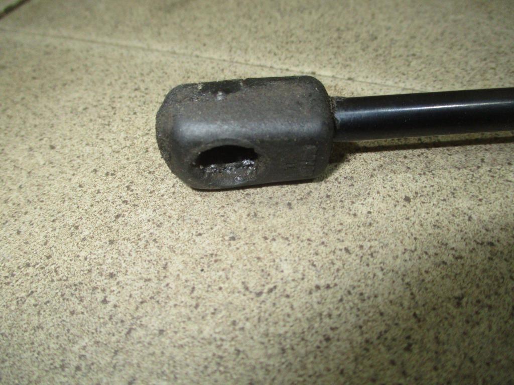 Амортизатор двери багажника, 500 рублей, Пермь