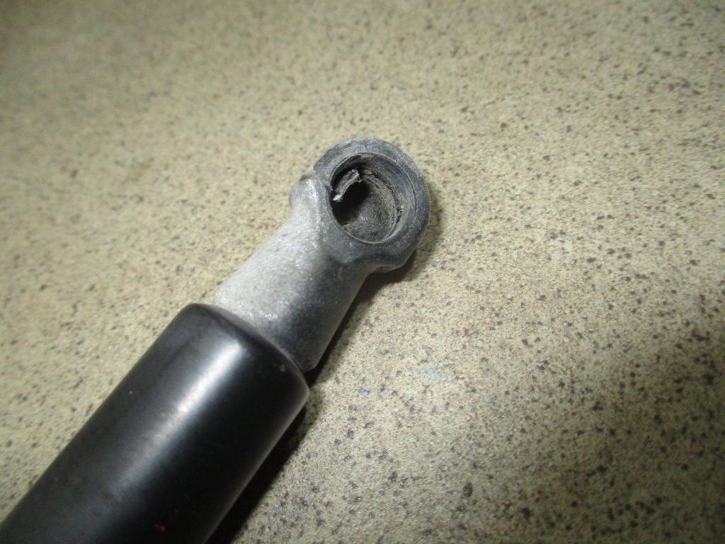 Амортизатор двери багажника, 500 рублей, Пермь