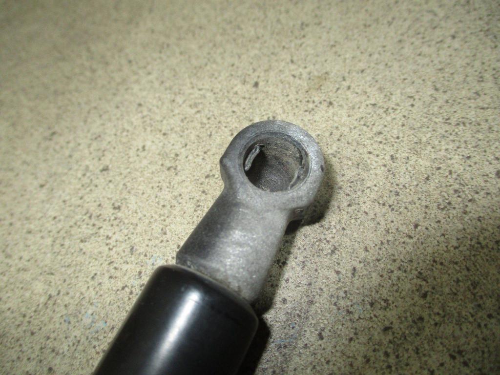 Амортизатор двери багажника, 500 рублей, Пермь