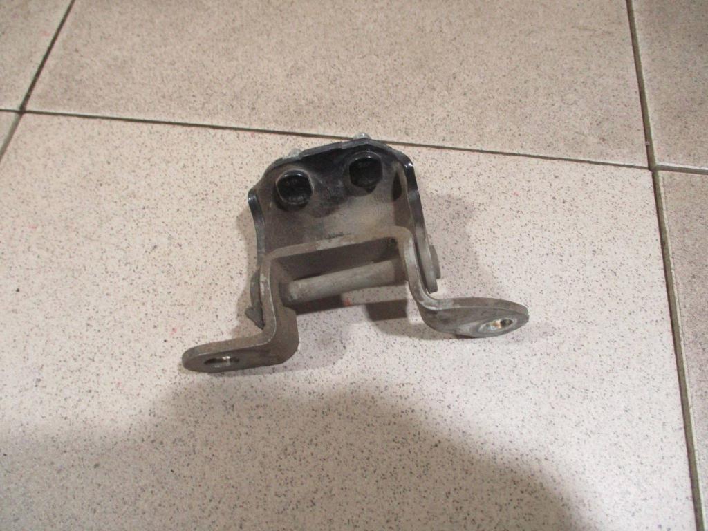 Петля двери задней левой верхняя, 550 рублей, Пермь