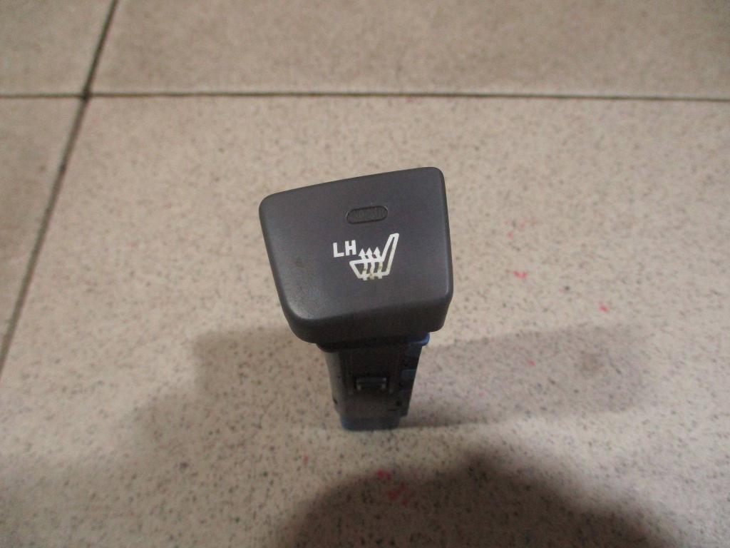 Кнопка обогрева сидений, 500 рублей, Пермь