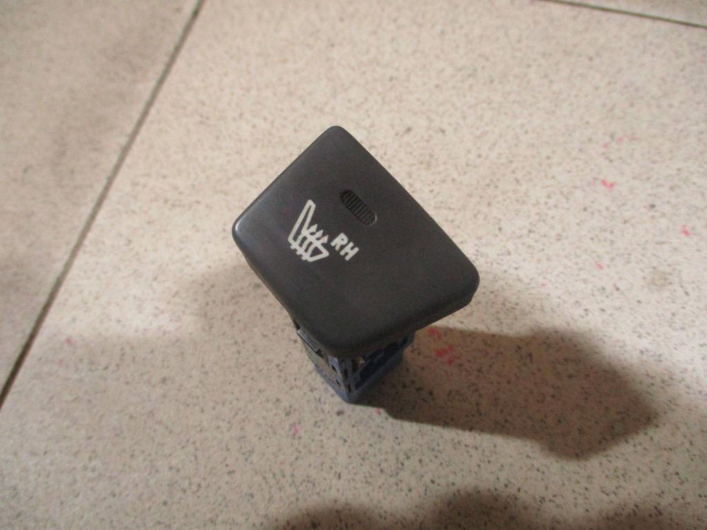 Кнопка обогрева сидений, 500 рублей, Пермь