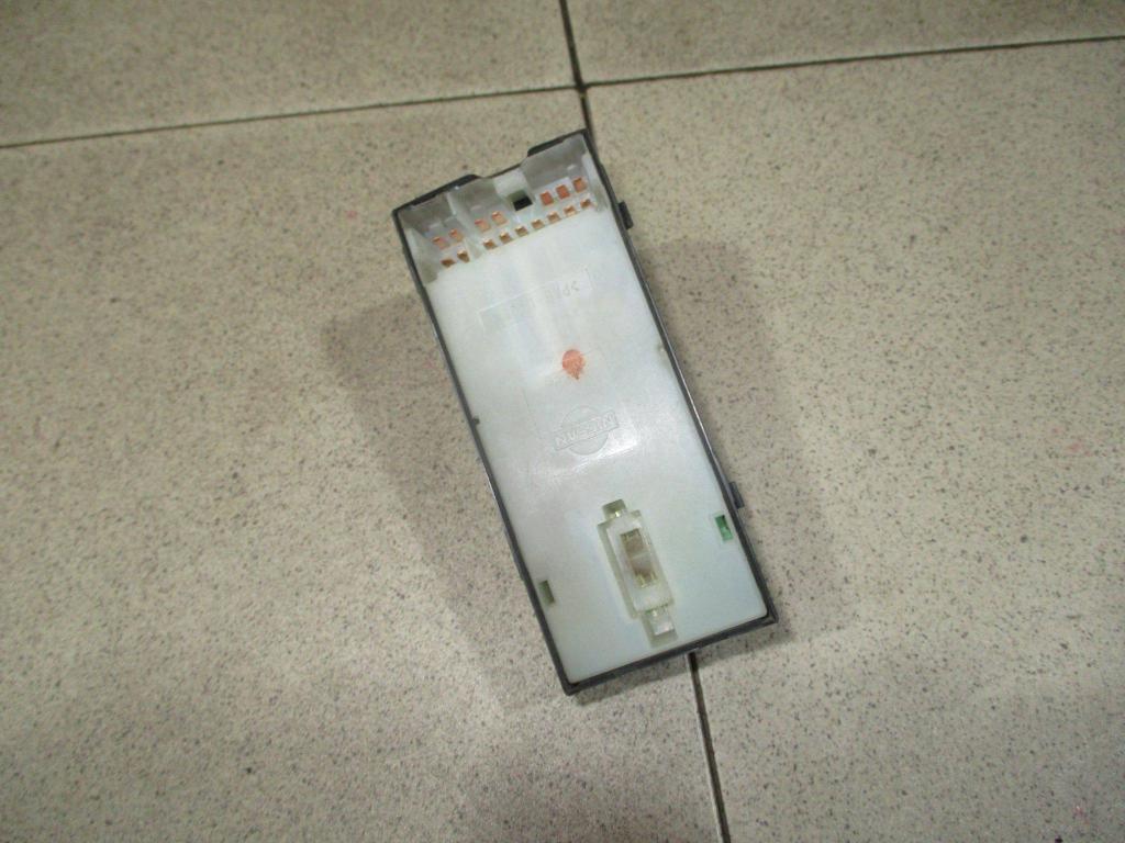 Кнопка стеклоподъемника, 500 рублей, Пермь