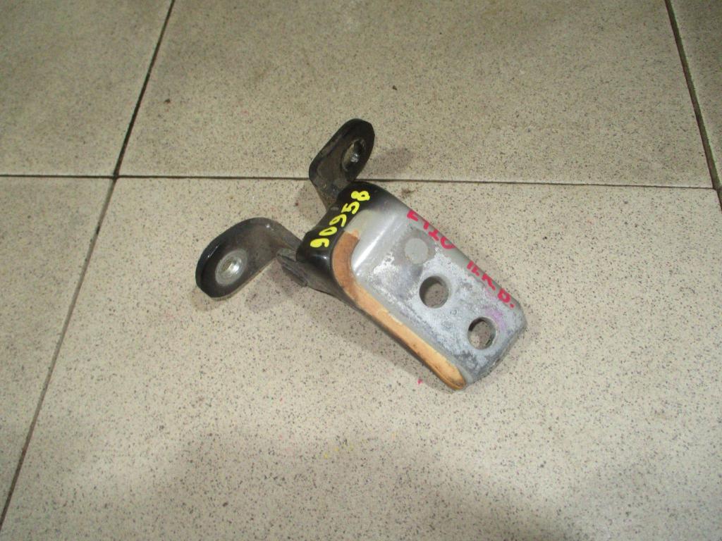 Петля двери передней правой верхняя, 550 рублей, Пермь