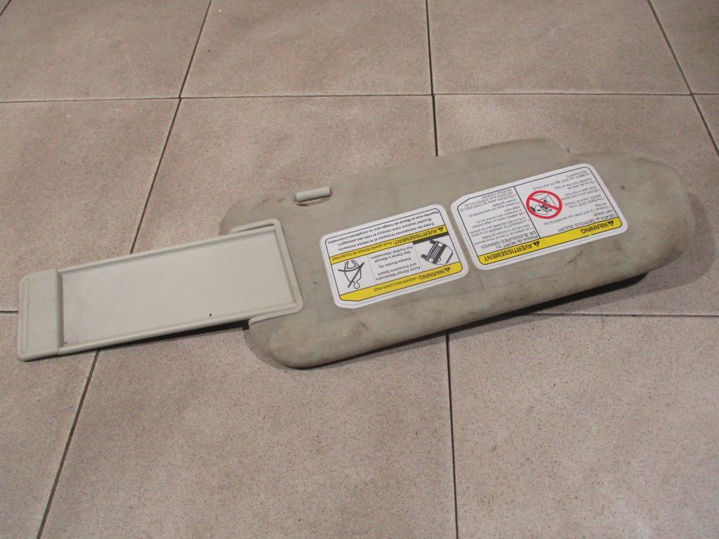 Козырек солнцезащитный левый, 1000 рублей, Пермь