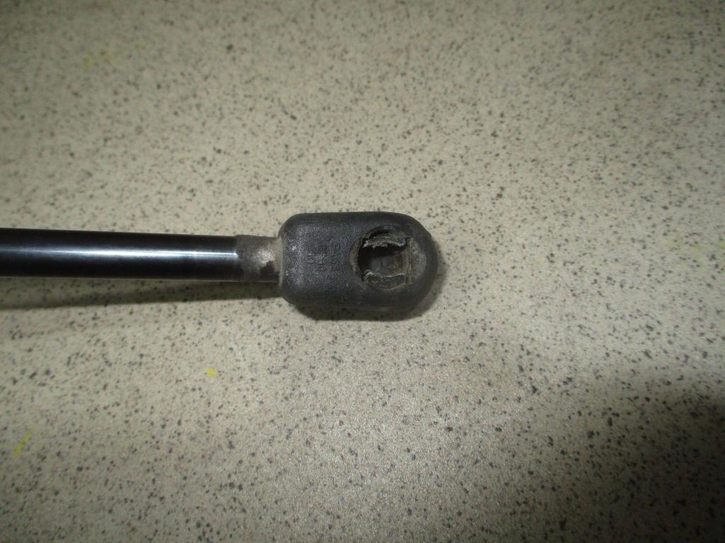 Амортизатор капота, 500 рублей, Пермь