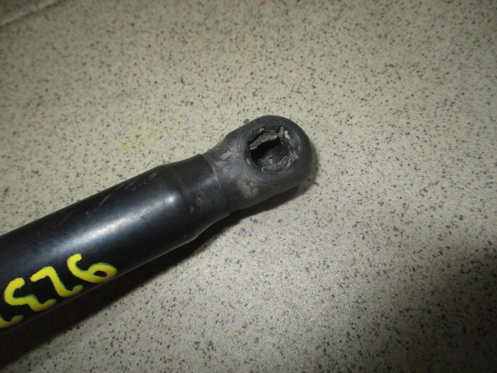 Амортизатор капота, 500 рублей, Пермь