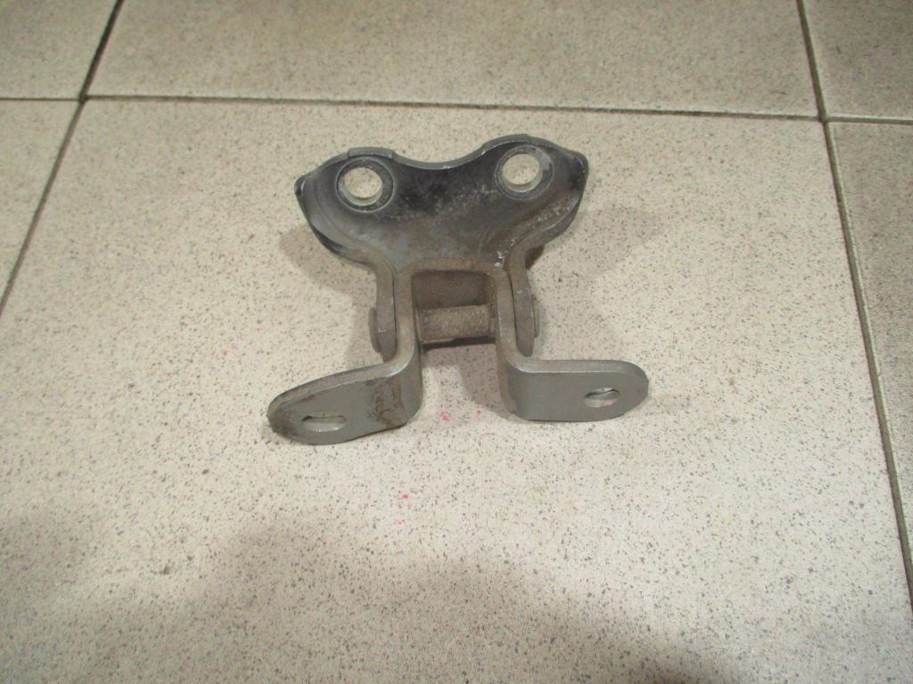 Петля двери передней правой нижняя, 1500 рублей, Пермь