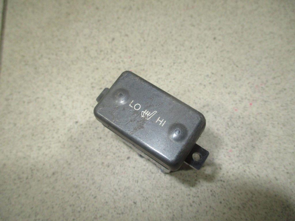 Кнопка обогрева сидений, 500 рублей, Пермь