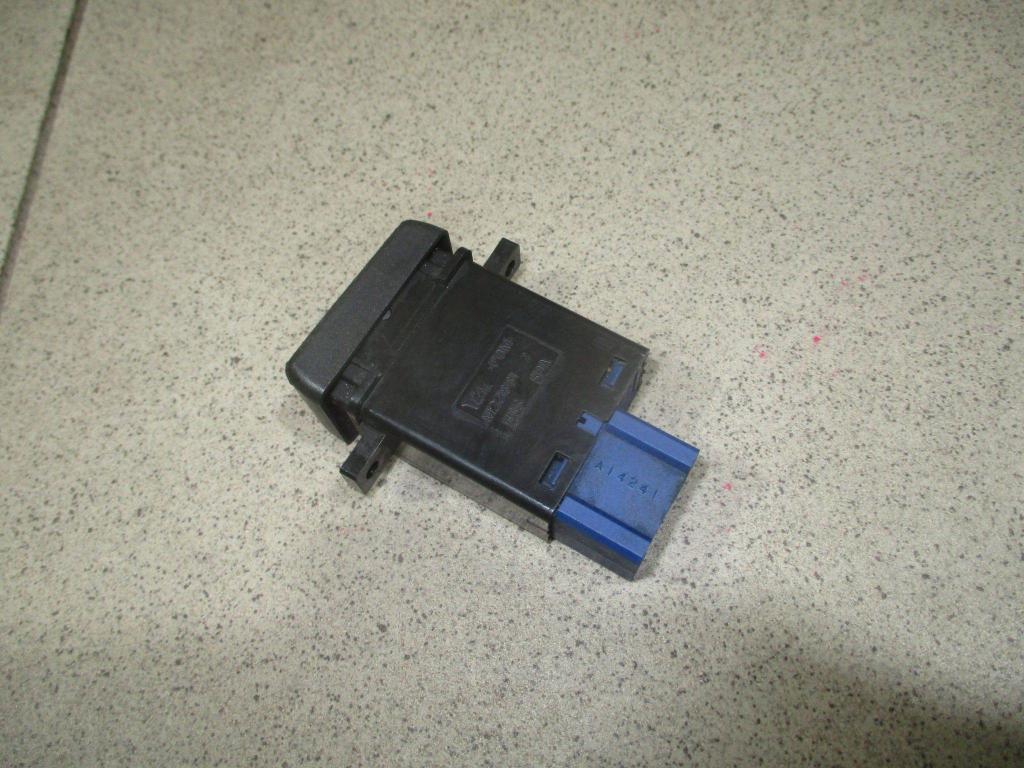 Кнопка обогрева сидений, 500 рублей, Пермь