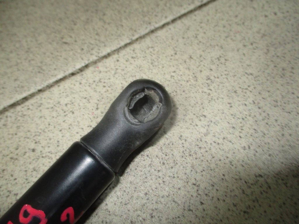 Амортизатор крышки багажника, 500 рублей, Пермь