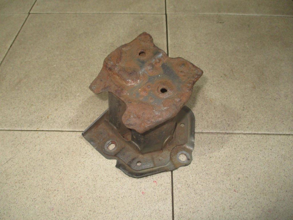 Кронштейн усилителя заднего бампера левый, 1600 рублей, Пермь