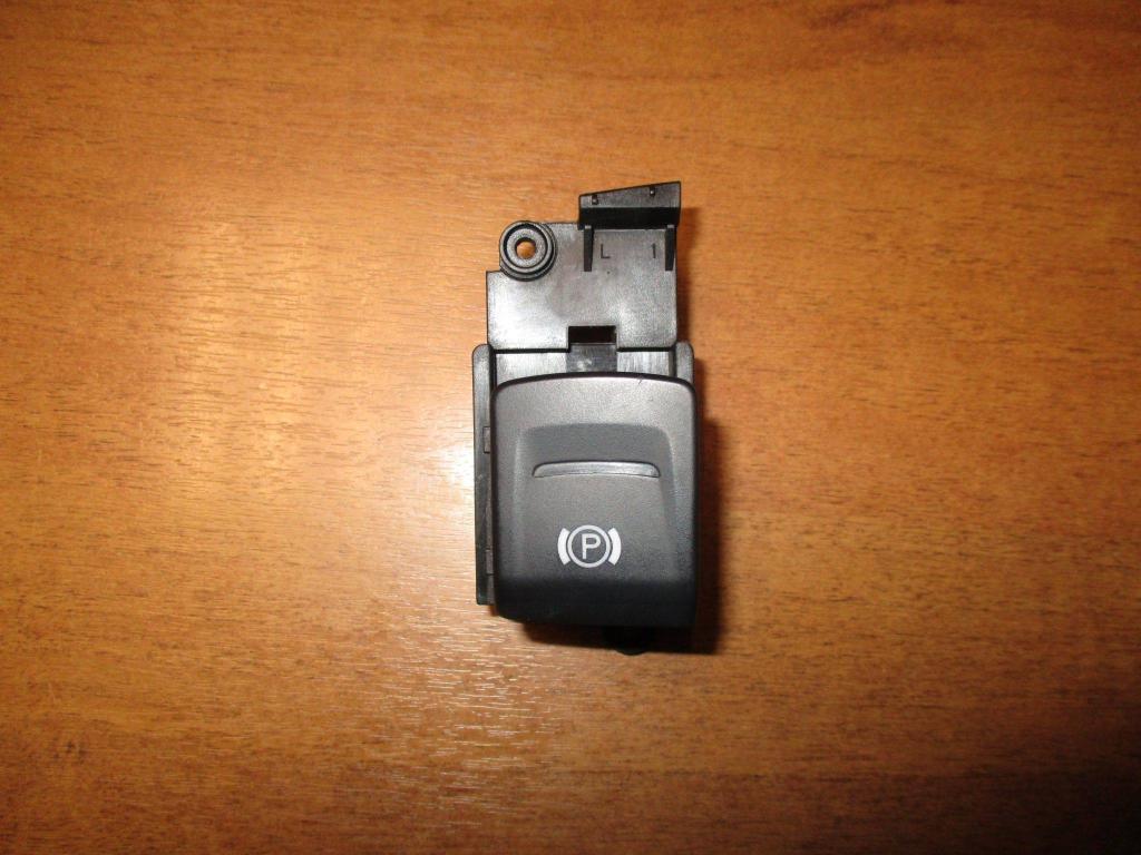 Кнопка фиксатора стояночного тормоза, 1000 рублей, Пермь