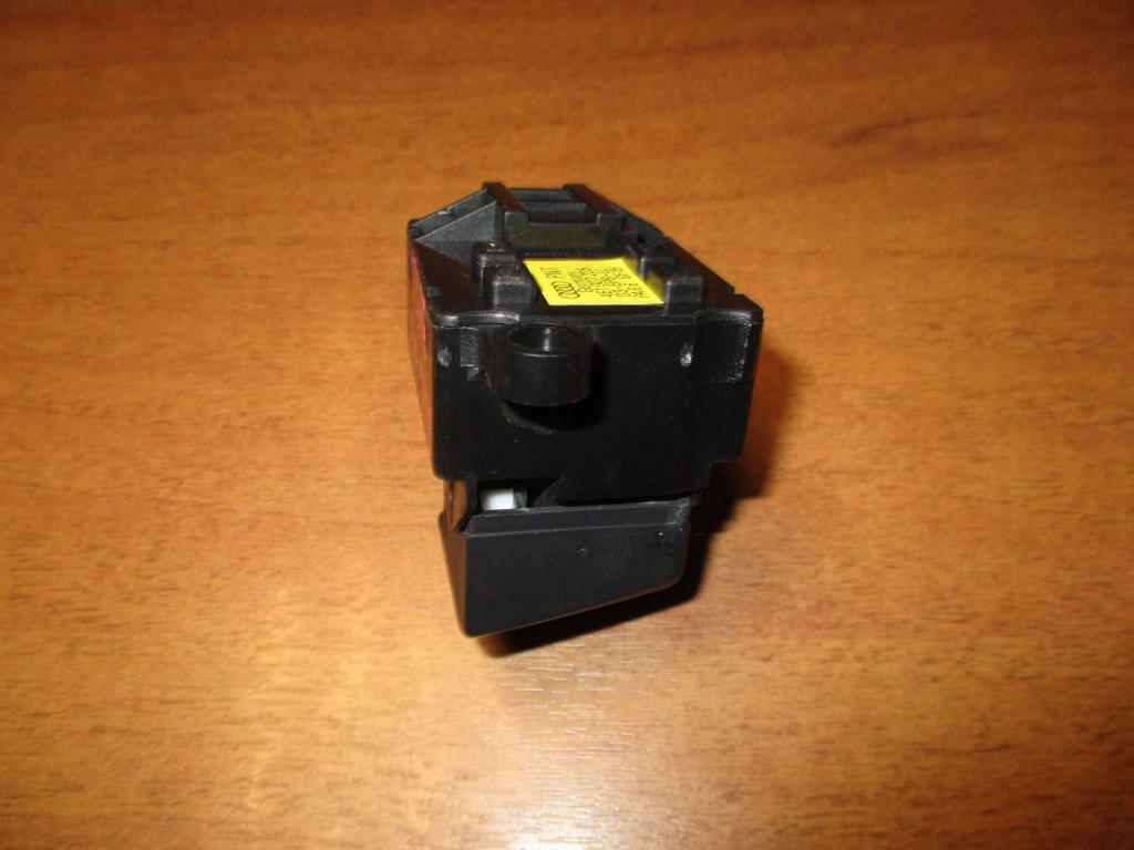 Кнопка фиксатора стояночного тормоза, 1000 рублей, Пермь