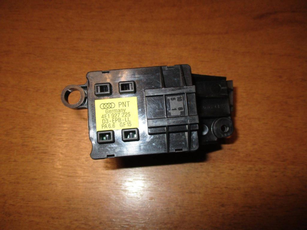 Кнопка фиксатора стояночного тормоза, 1000 рублей, Пермь