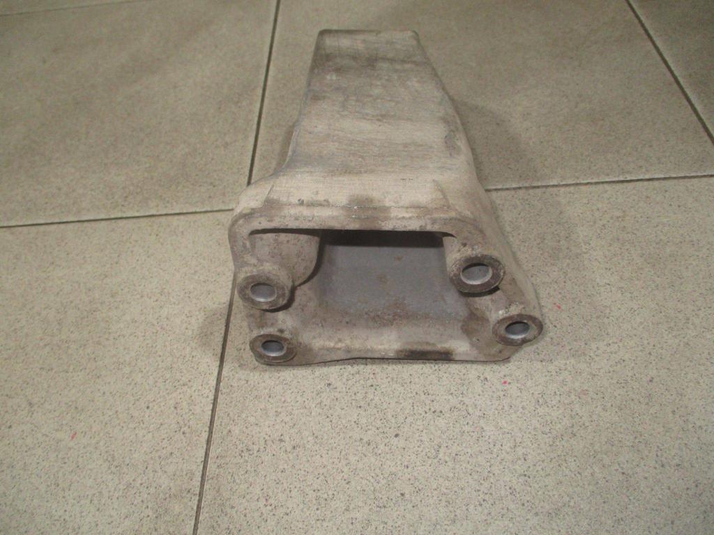 Кронштейн двигателя правый, 500 рублей, Пермь