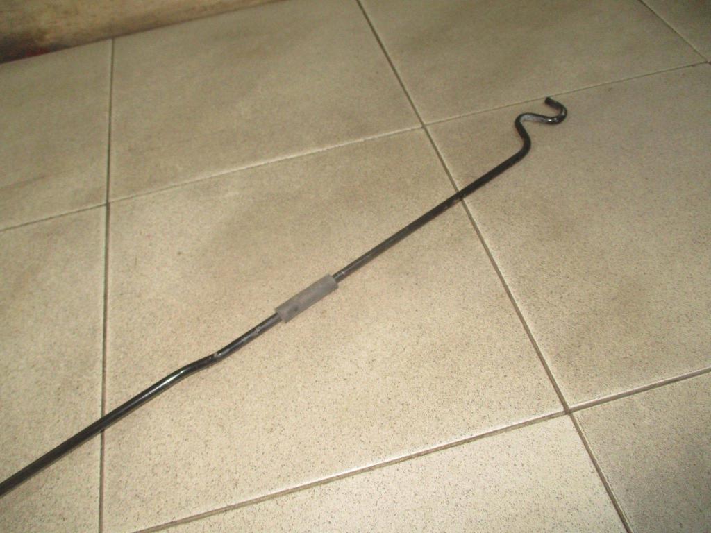 Держатель капота, 500 рублей, Пермь