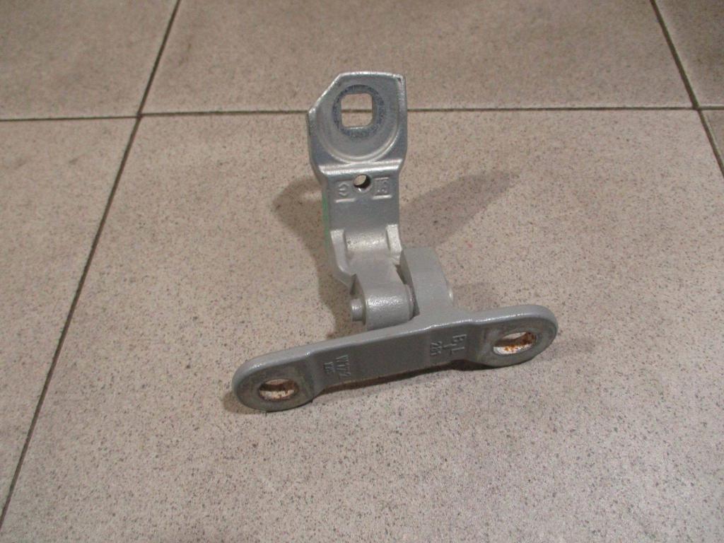 Петля двери задней левой нижняя, 500 рублей, Пермь