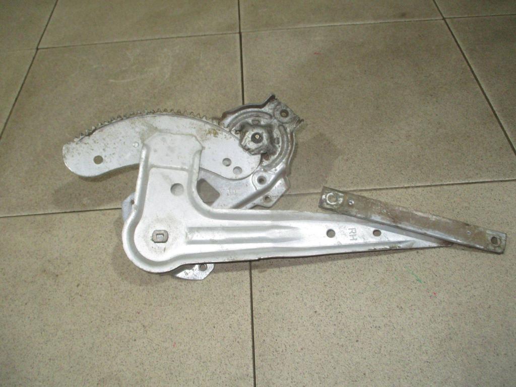 Стеклоподъемник механический задний правый, 500 рублей, Пермь