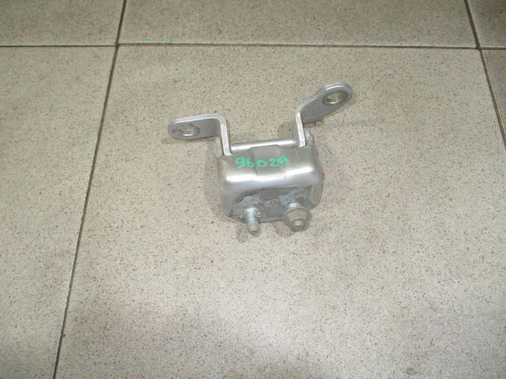 Петля двери задней левой верхняя, 550 рублей, Пермь