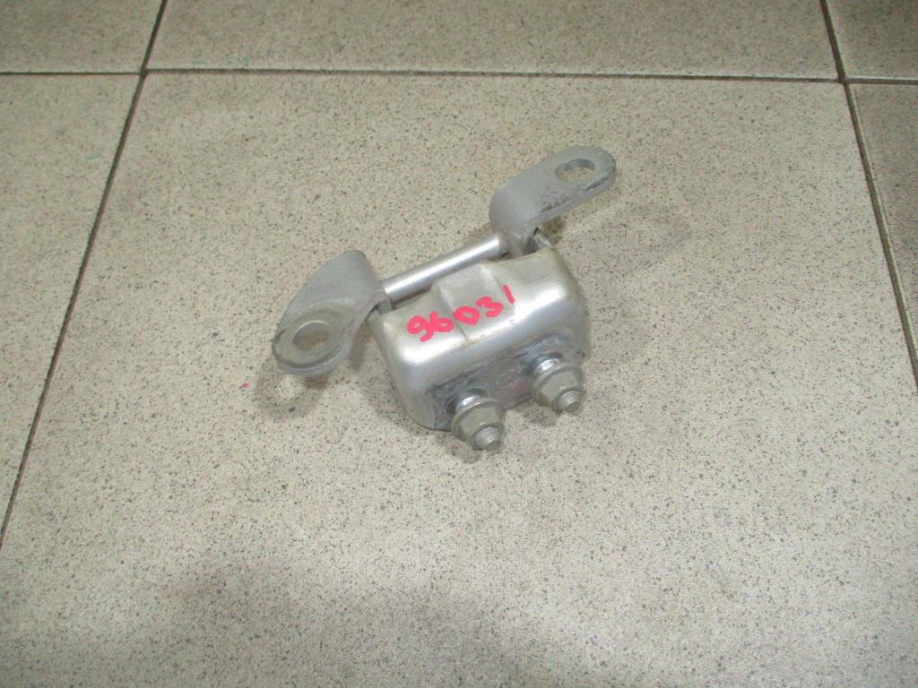 Петля двери задней правой верхняя, 550 рублей, Пермь