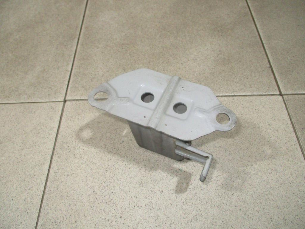 Кронштейн усилителя заднего бампера правый, 1000 рублей, Пермь