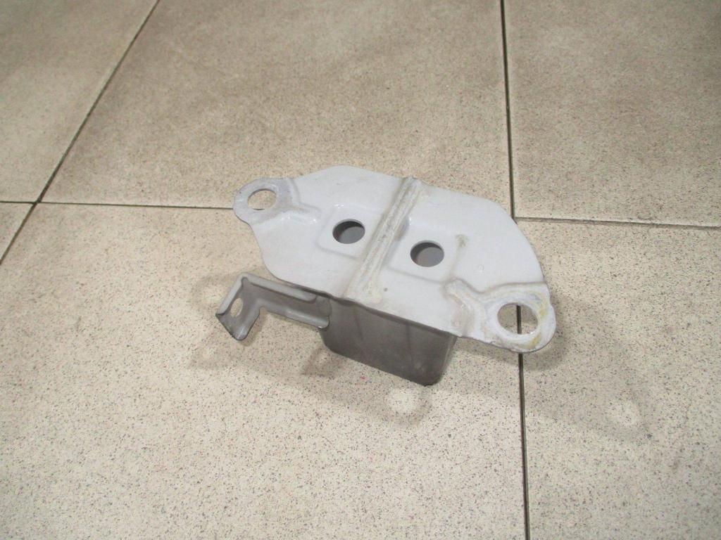 Кронштейн усилителя заднего бампера левый, 1000 рублей, Пермь