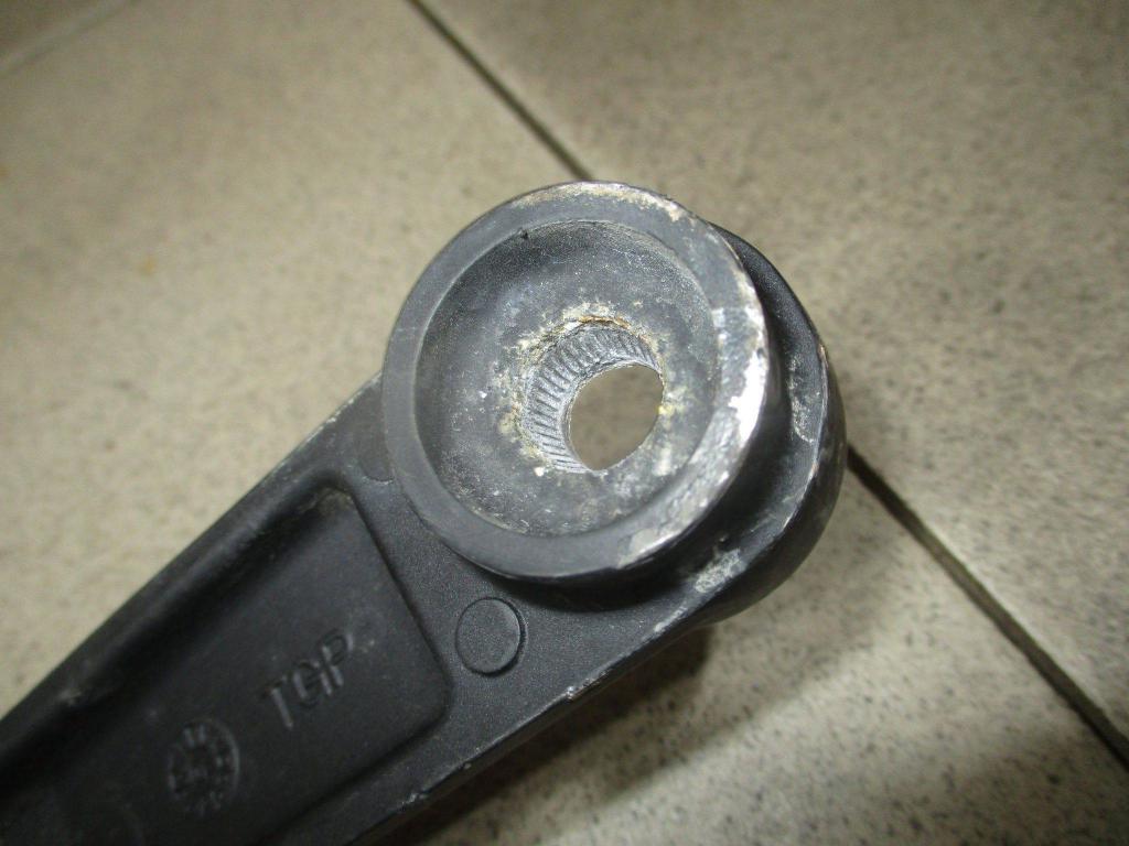 Поводок стеклоочистителя передний правый, 700 рублей, Пермь