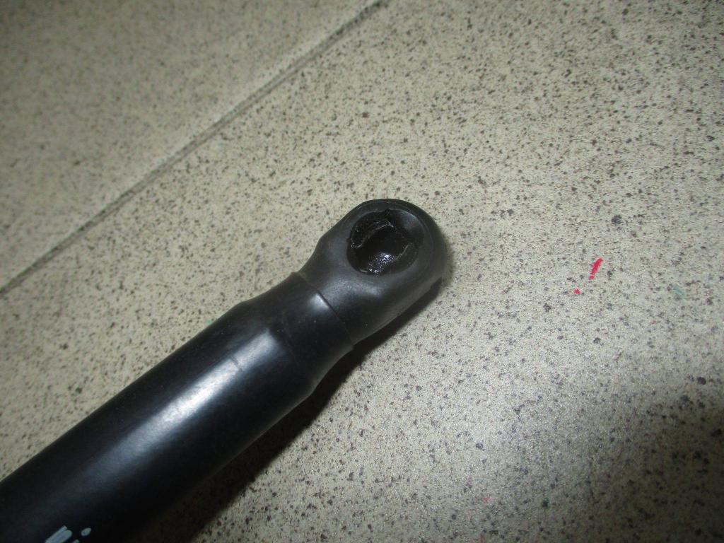 Амортизатор крышки багажника, 500 рублей, Пермь