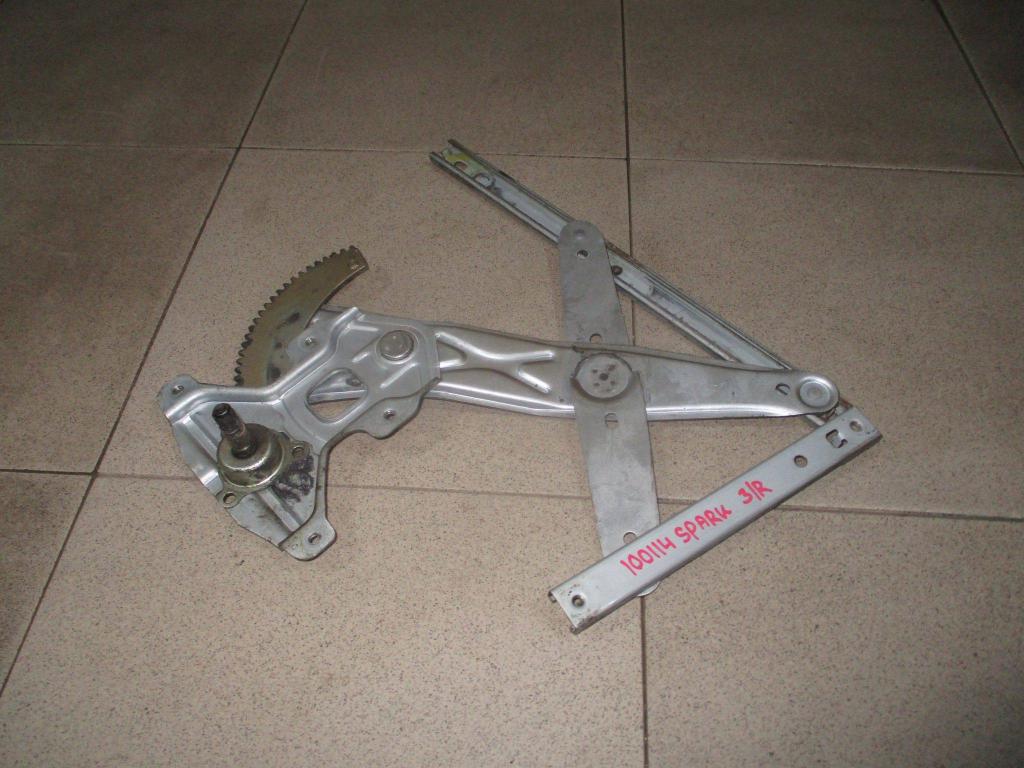 Стеклоподъемник механический задний правый, 500 рублей, Пермь