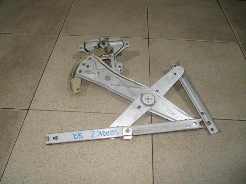 Стеклоподъемник механический задний правый, 500 рублей, Пермь