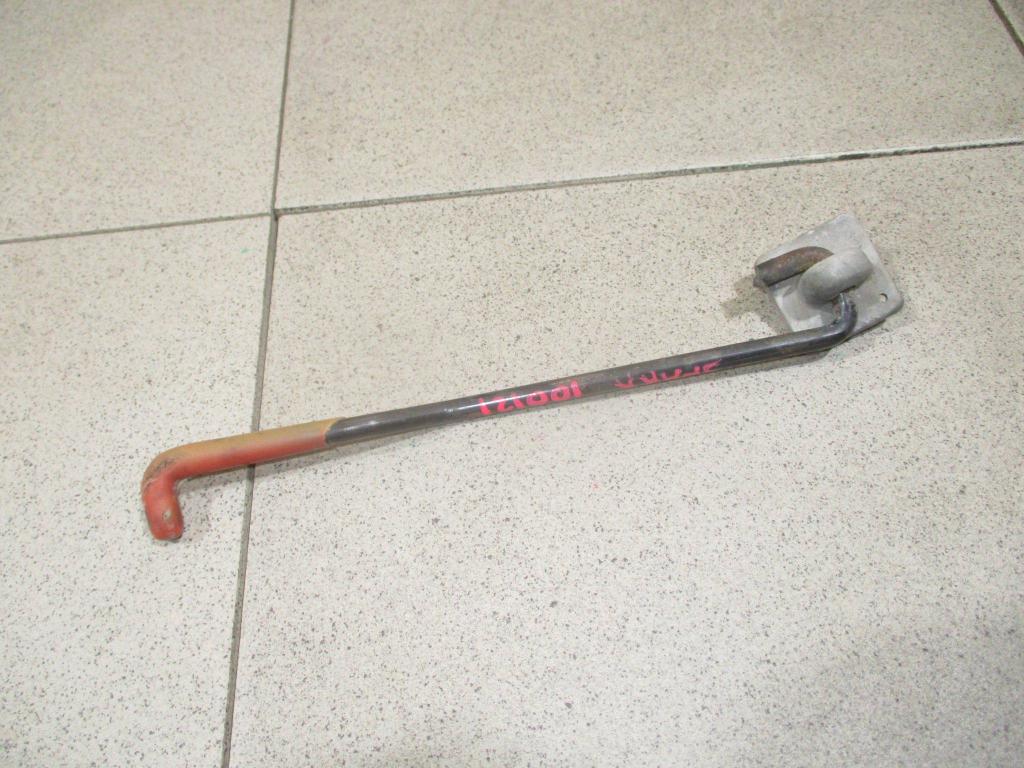 Держатель капота, 500 рублей, Пермь