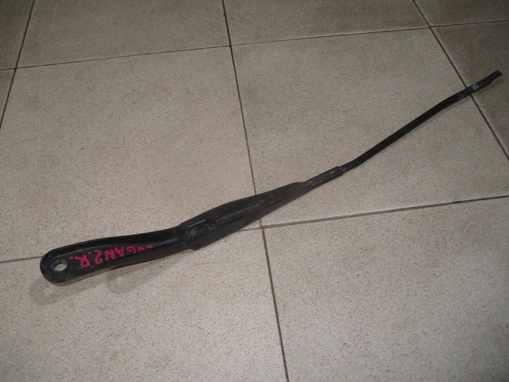 Поводок стеклоочистителя передний правый, 700 рублей, Пермь