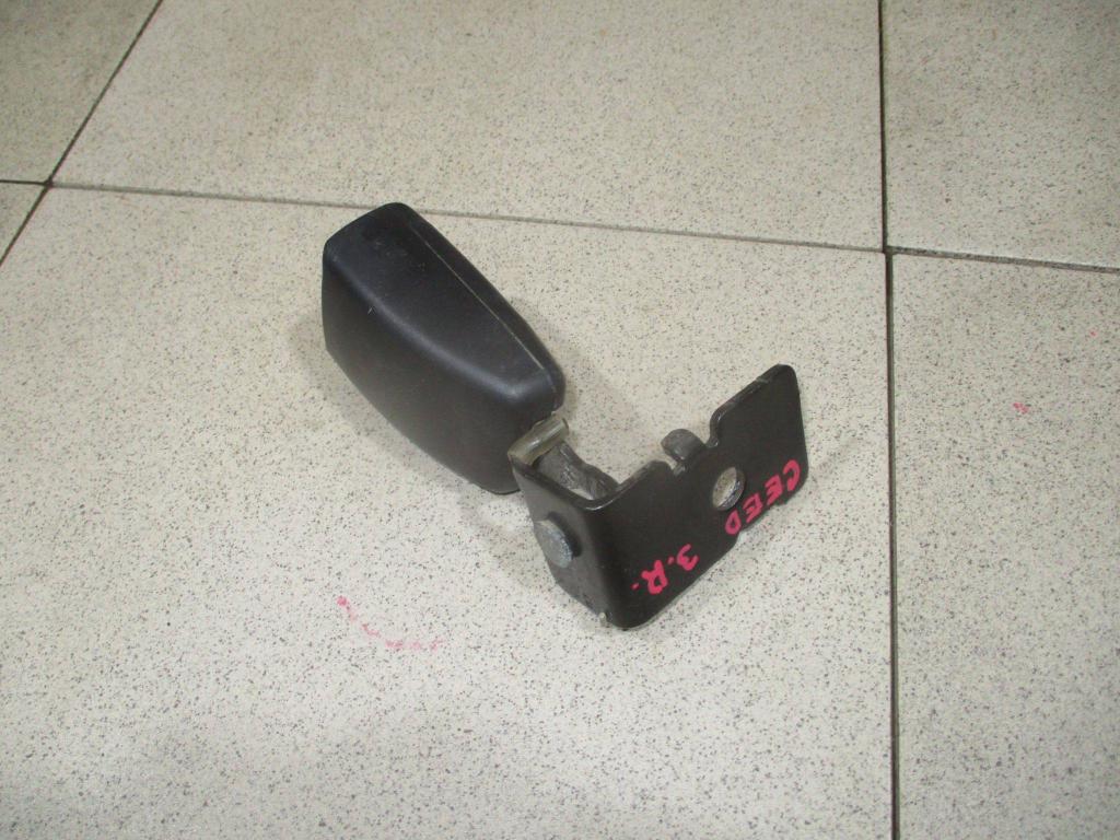 Ответная часть ремня безопасности, 500 рублей, Пермь