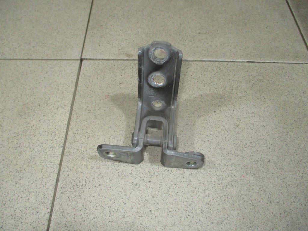 Петля двери передней правой нижняя, 500 рублей, Пермь