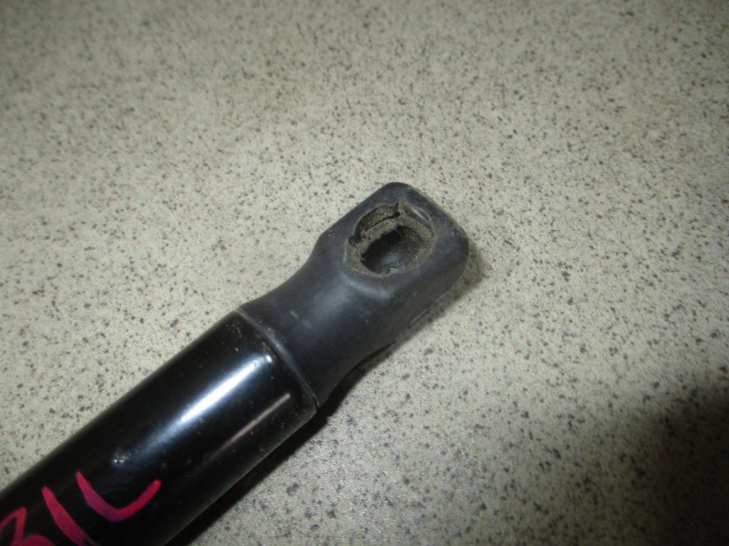 Амортизатор двери багажника, 500 рублей, Пермь